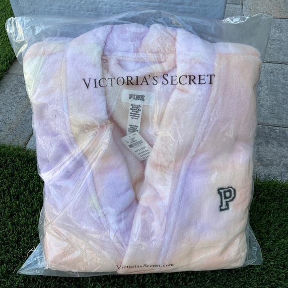 Victorias Secret PINK Bathrobe **NEW ** - Picture 2 of 3